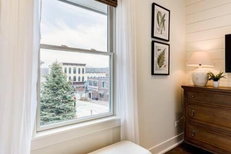 Downtown Luxury Farmhouse Apartment #4 West Dundee Exterior photo