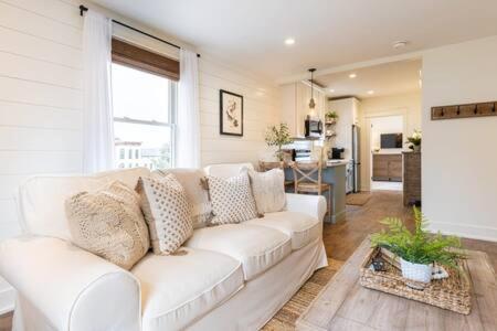 Downtown Luxury Farmhouse Apartment #4 West Dundee Exterior photo