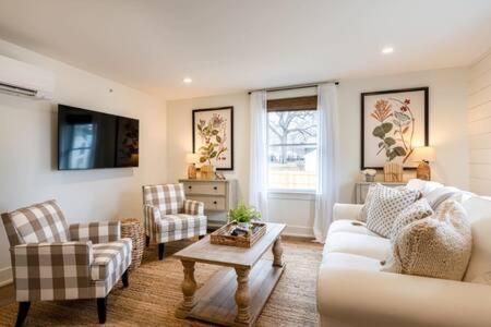 Downtown Luxury Farmhouse Apartment #4 West Dundee Exterior photo